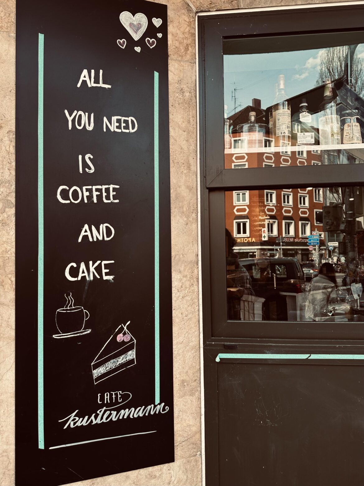 Which snack complements Coffee the best? Cake, Croissant or something else?