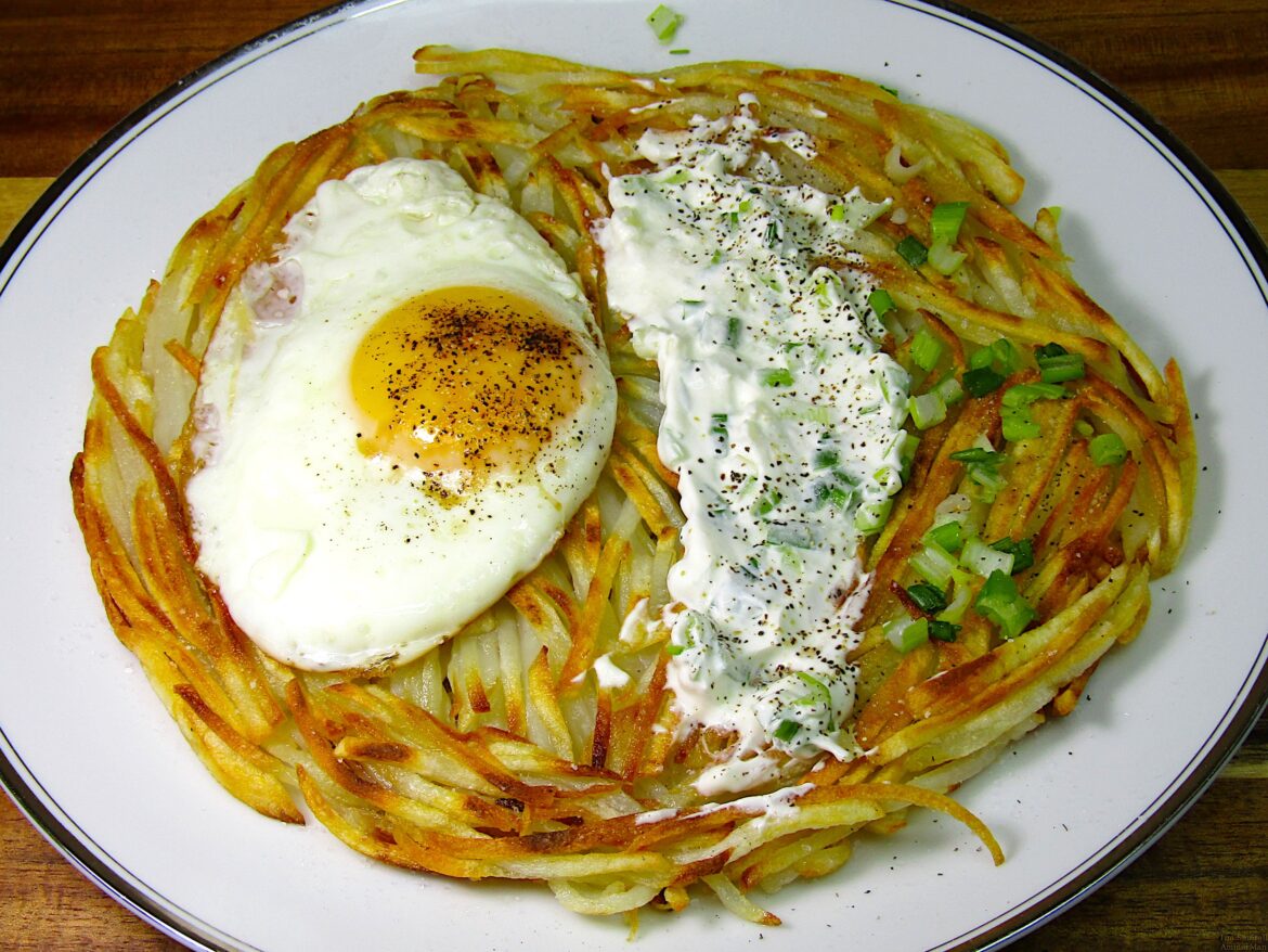 Pommes Darphin with Sourcream and Green Onions