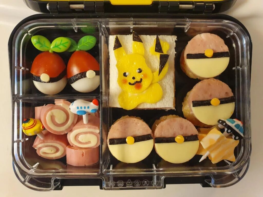 The lunch boxes I made for my son on a picnic