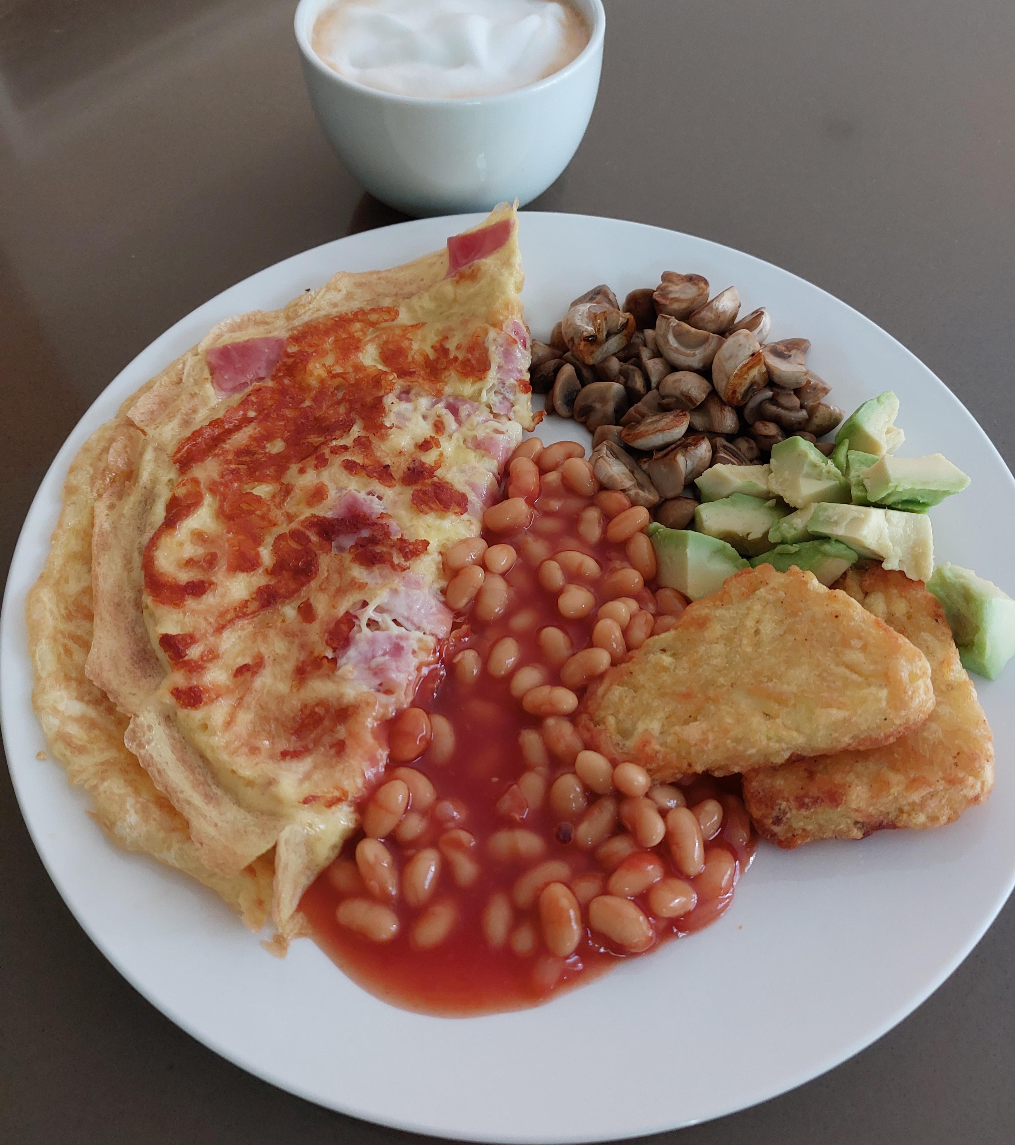 Omelette with ham and cheese, baked beans, mushrooms, hash brown and avocado. 😊 Dining and Cooking