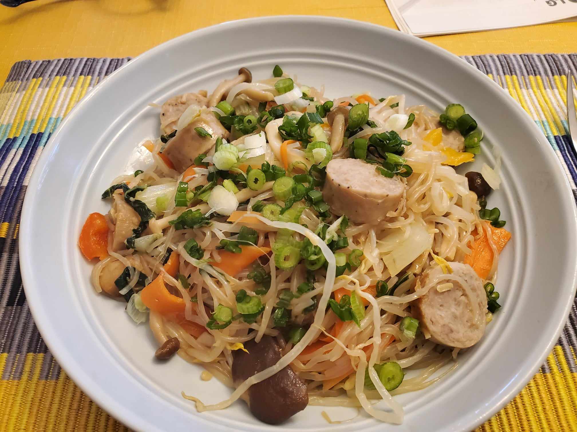 Vegetables shirataki noodles stirfry with sausages (3 and 300