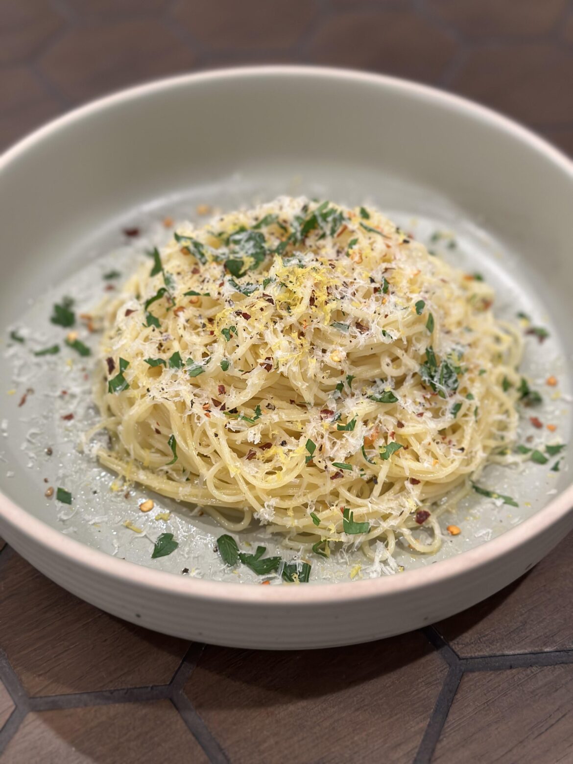 [homemade] aglio e olio (pasta with olive oil and garlic)