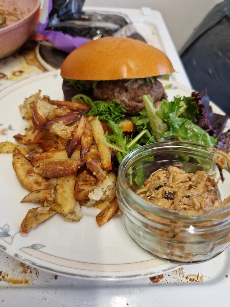 My partner and I are both autistic and Hello Fresh has changed our lives. I've been taking photos of every meal so I thought I'd share some 🥰 one or two have minor changes, mainly due to sensory intolerances