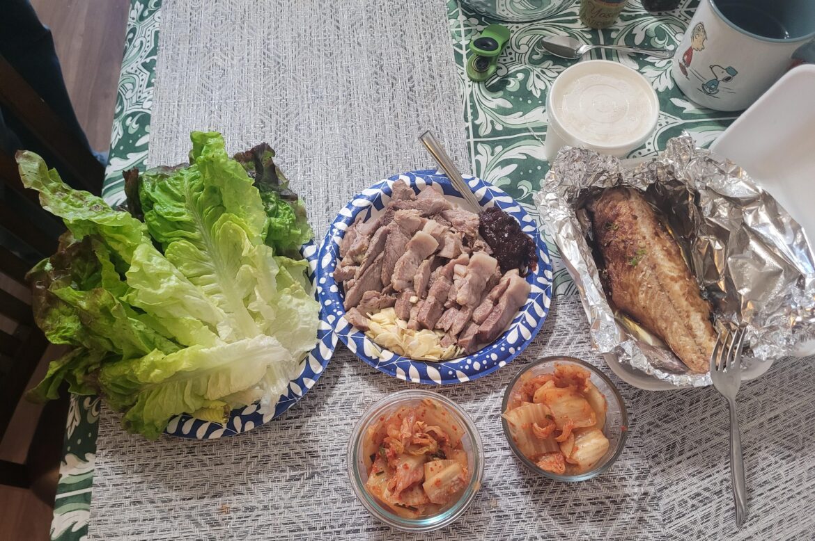 Made some 수육(boiled pork) and picked up some 고등어 for dinner. Truly a way to celebrate 불금