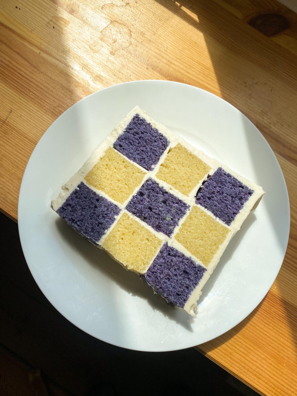 Vanilla/cassis checkerboard cake