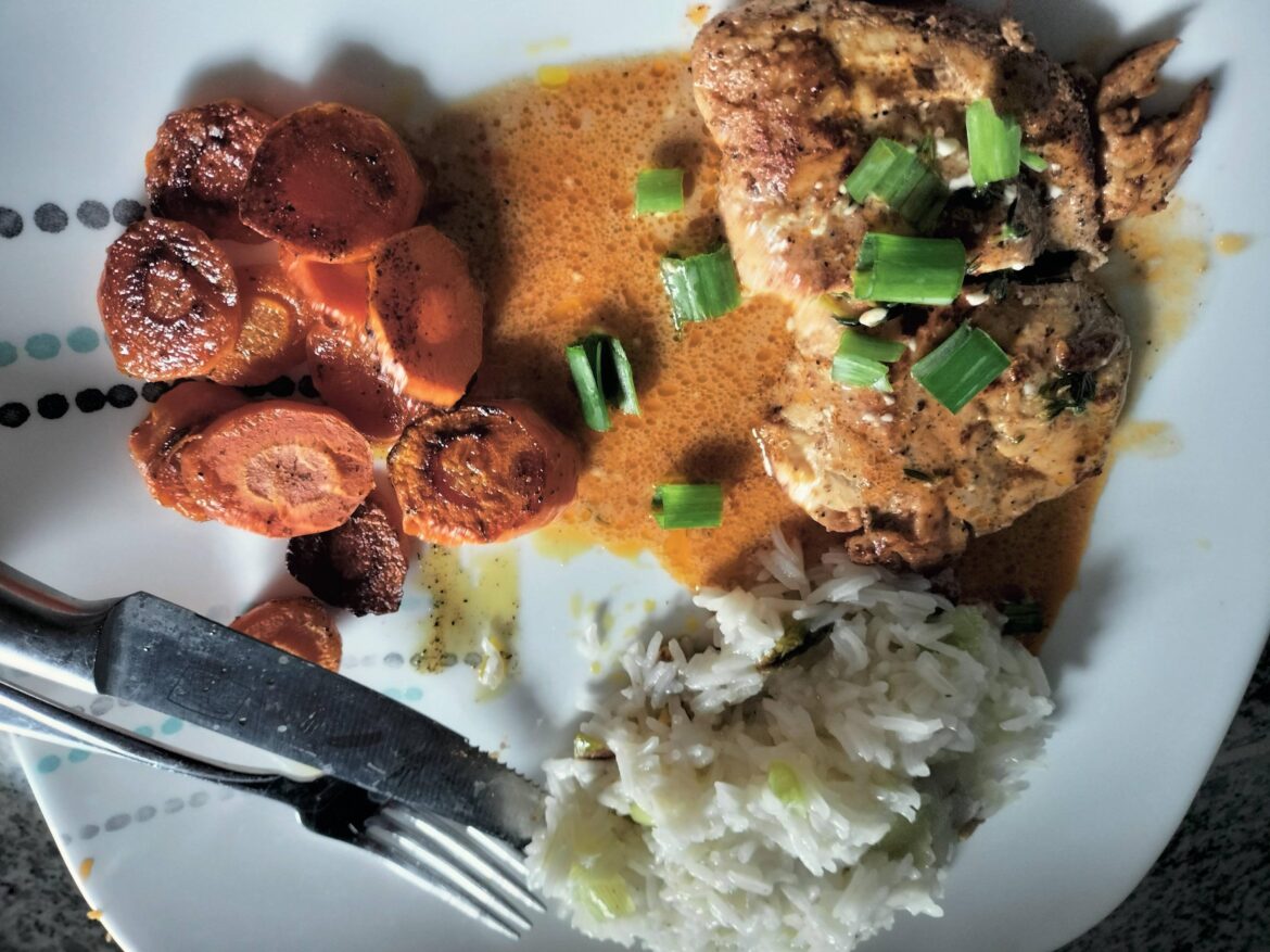 Paprika chicken with lemony sauce