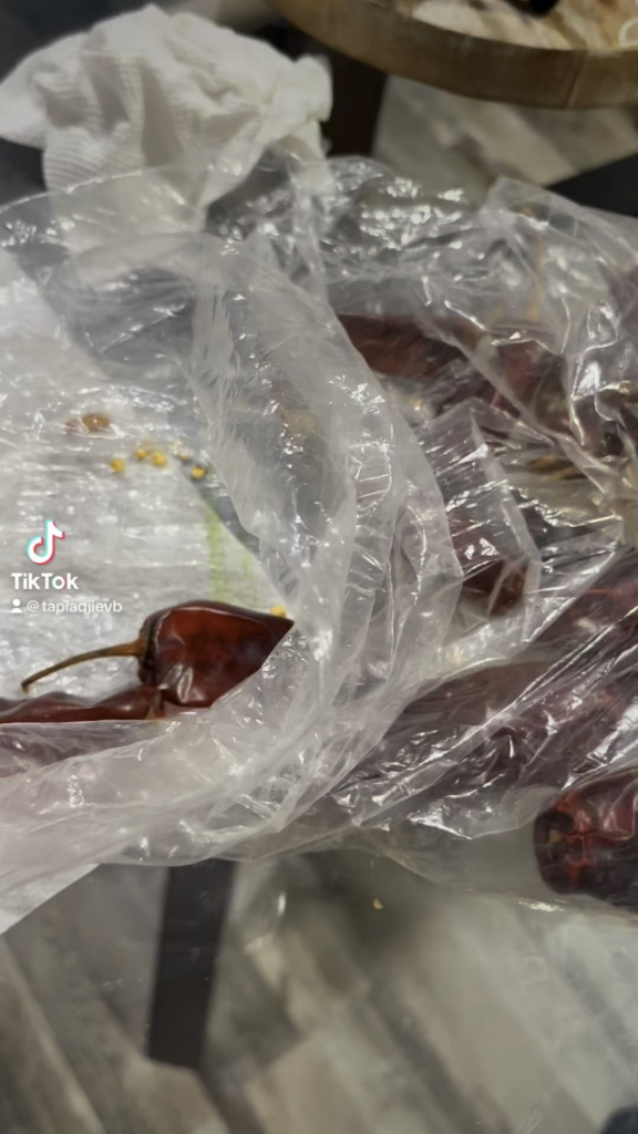 Salsa que contiene chile costeño