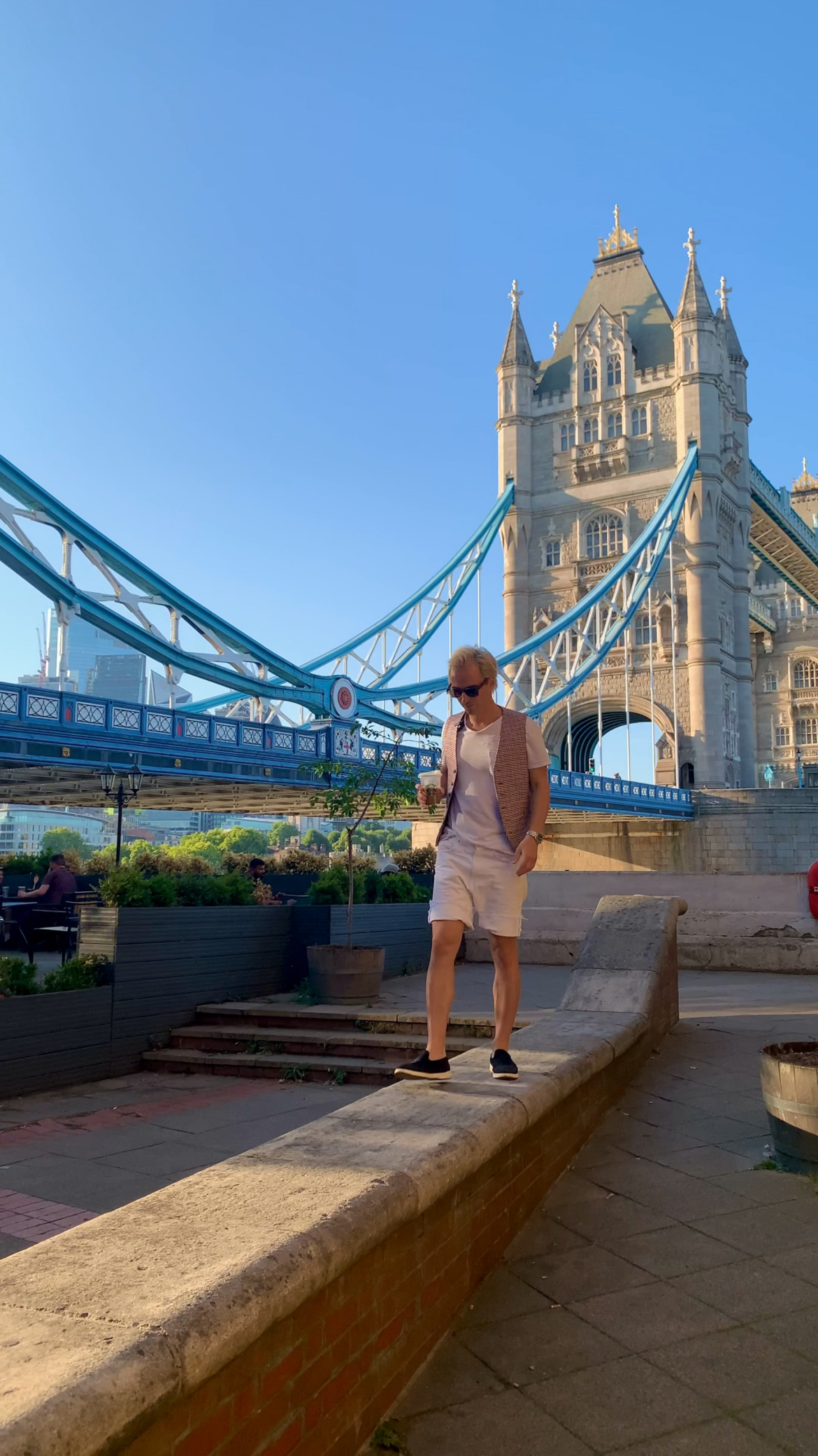 Starbucks Latte 🥤with the views by London Bridge 🇬🇧