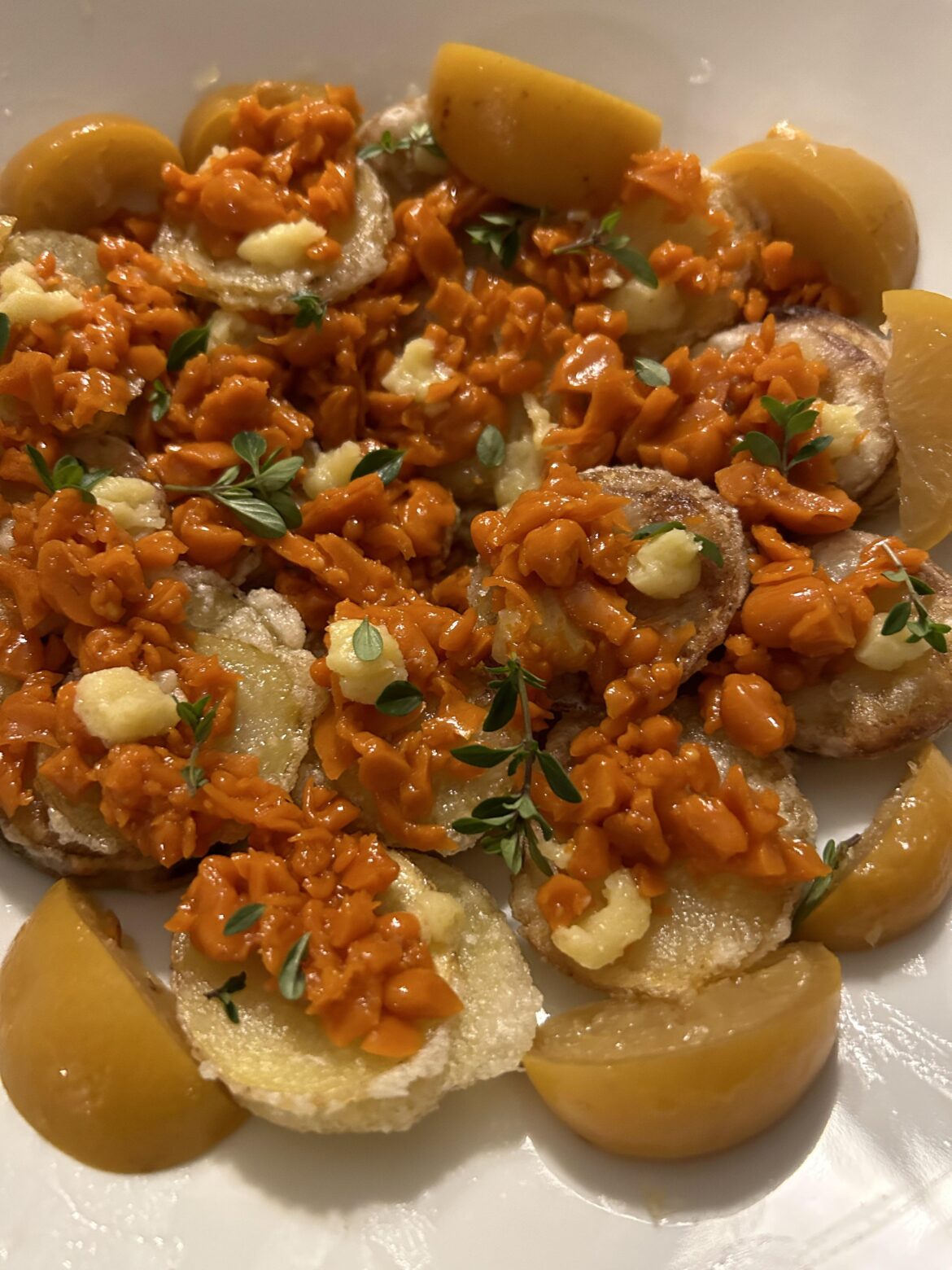 Pomme soufflé, tomato caviar, cured lemon |||