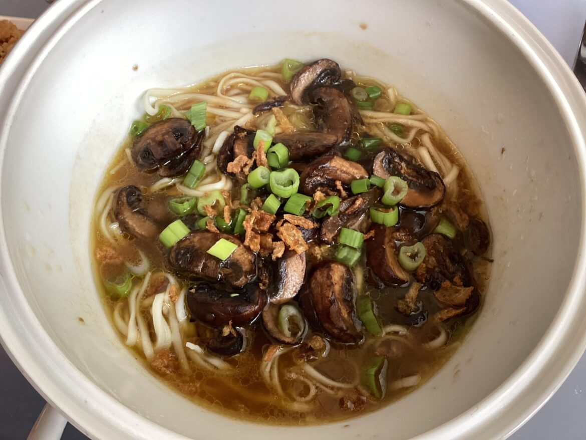 Vegan Mushroom & Soy Ramen 9/10 Vegan Mushroom & Soy Ramen 9/10