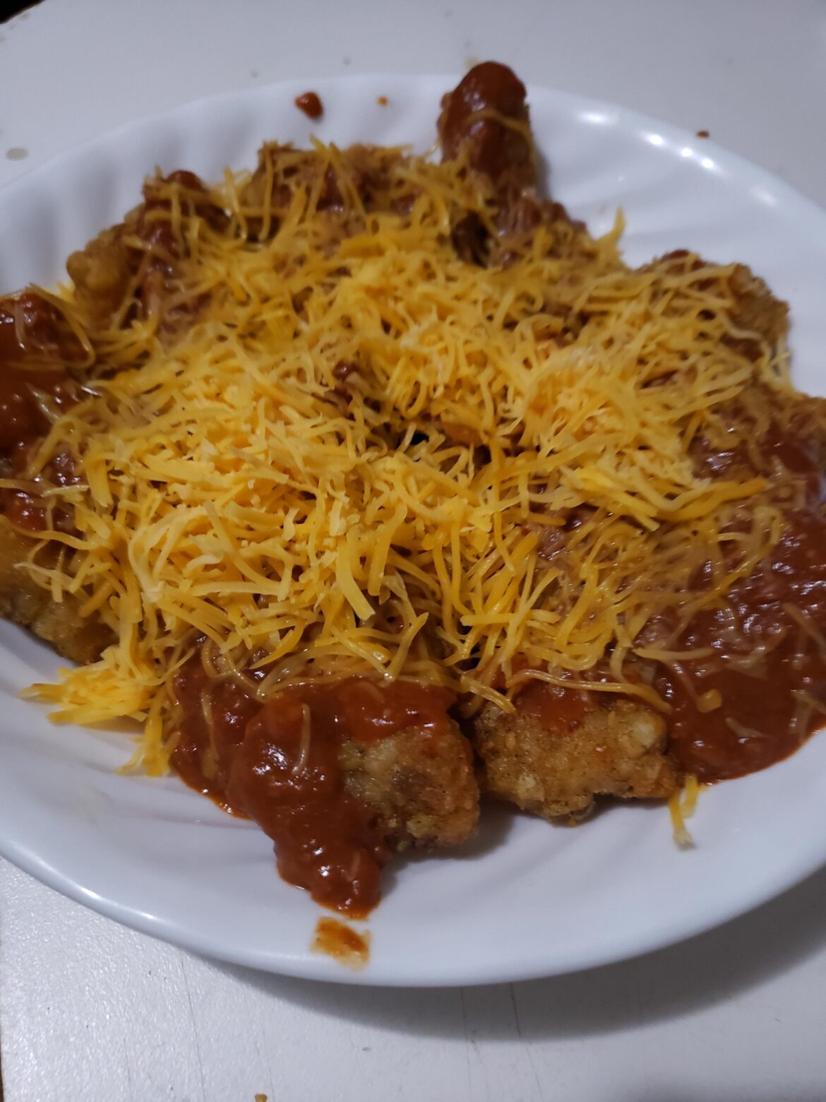chili cheese tots