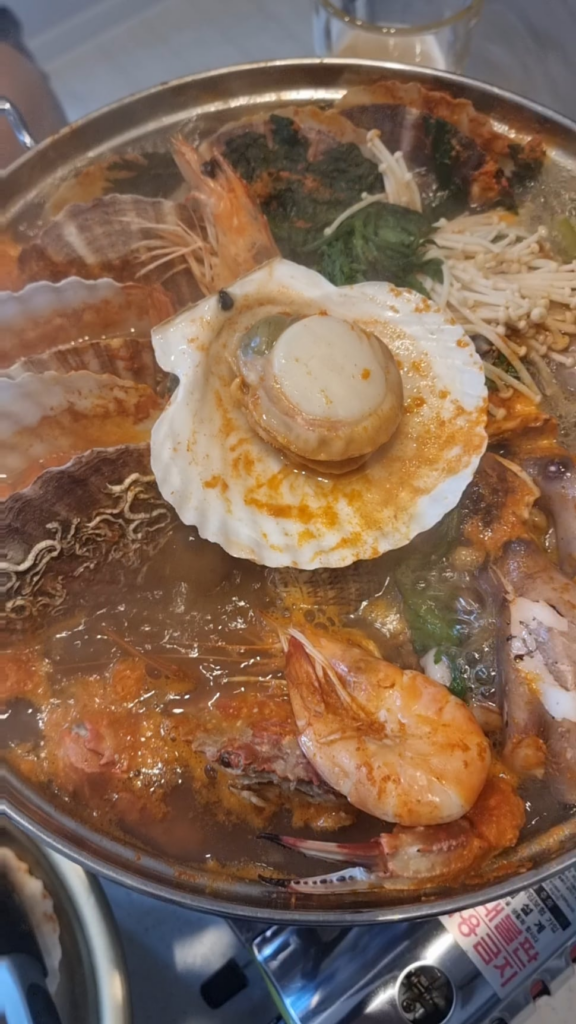 Seafood stew 해물탕