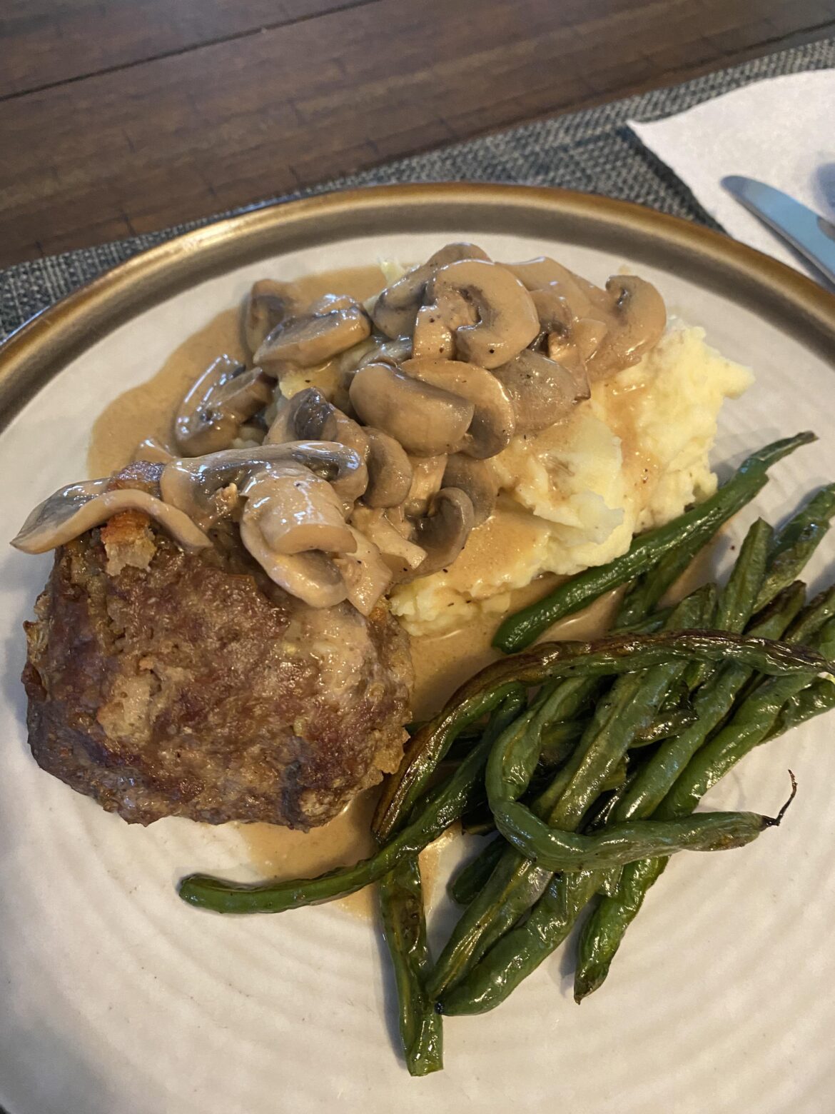 Meatloaves with creamy Mushroom Sauce - 9/10