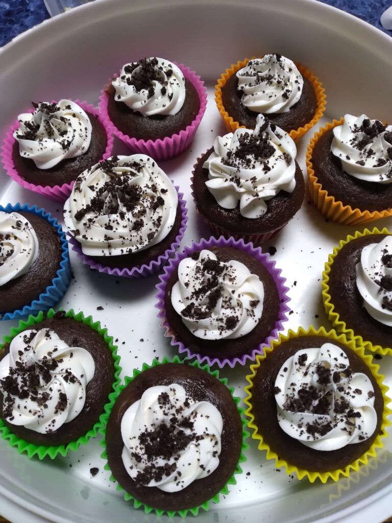 This is the first time I've ever managed to successfully pipe frosting!