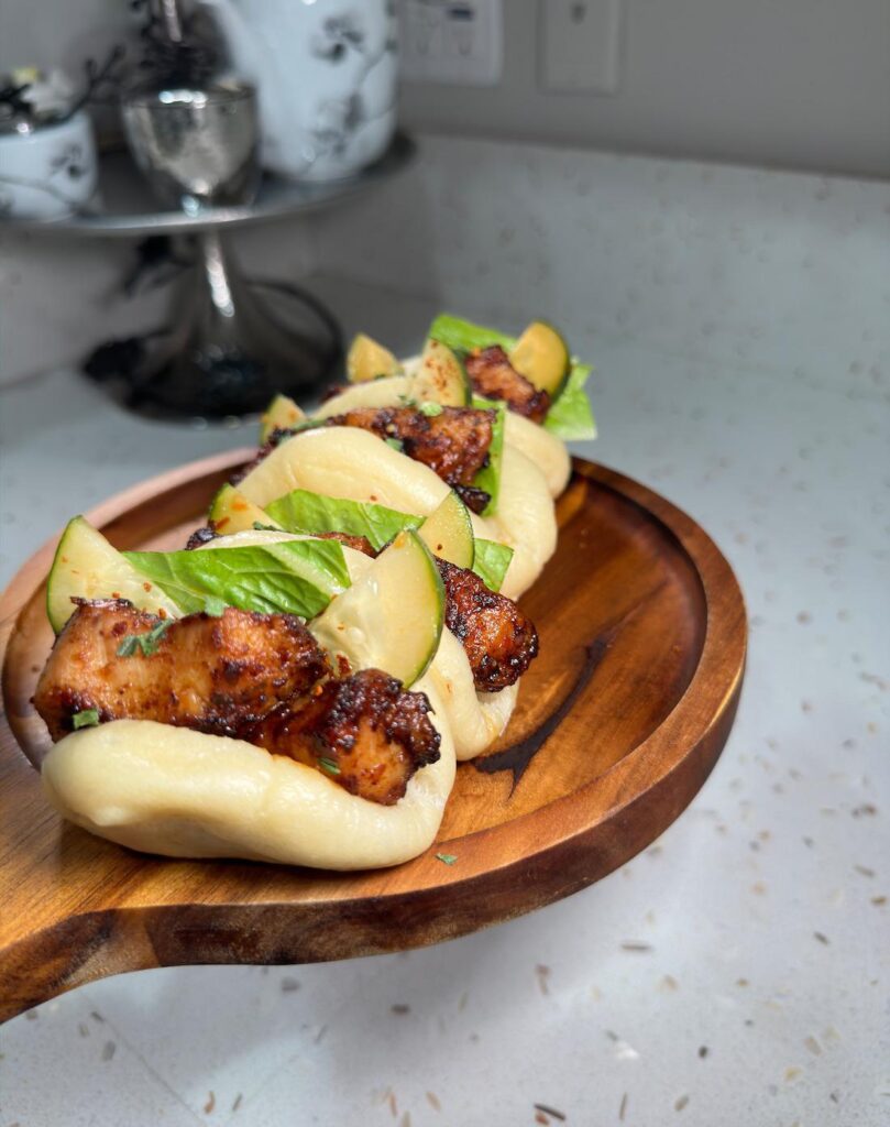 Glazed chicken bao buns