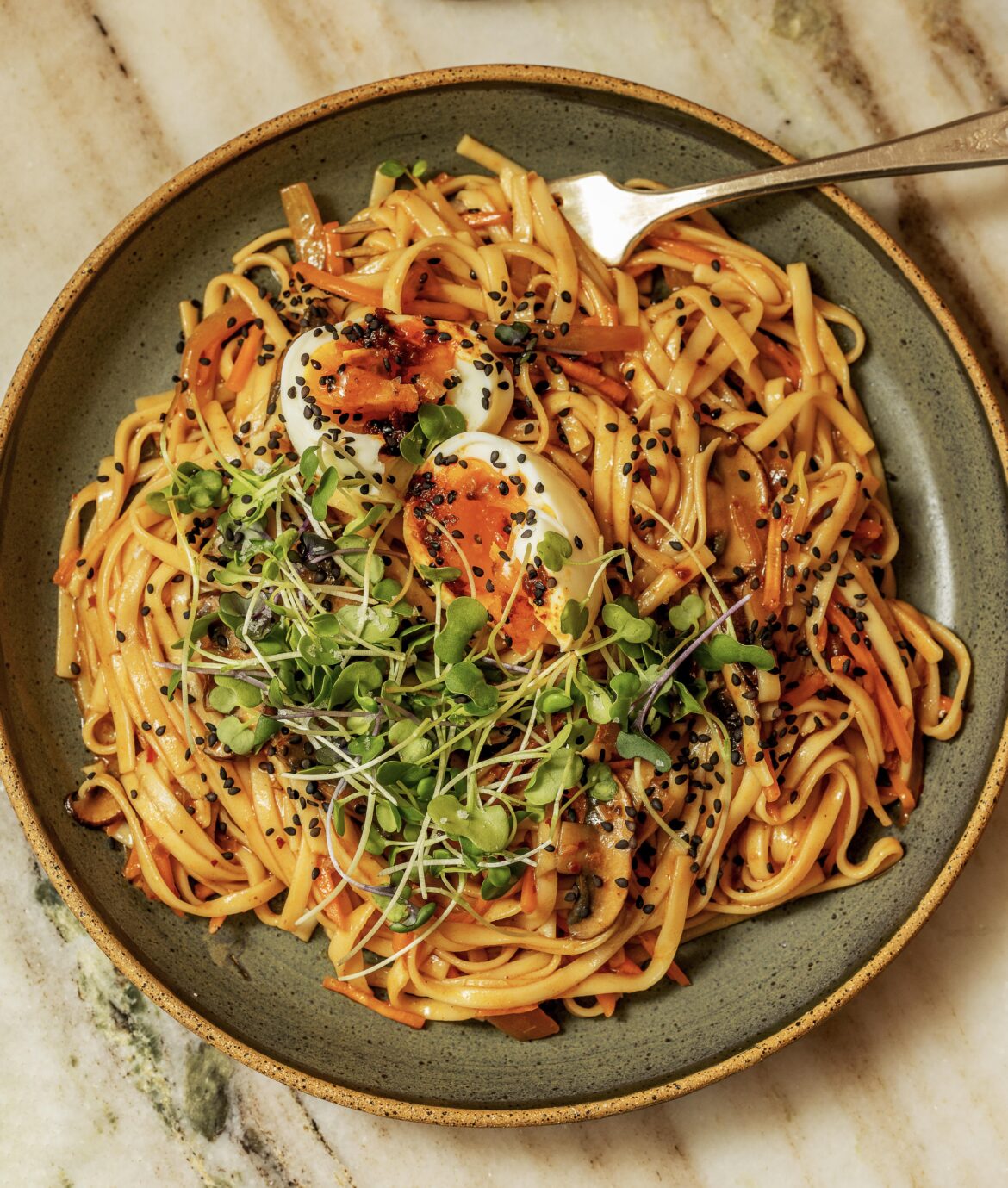 Spicy veggie noodles with an egg
