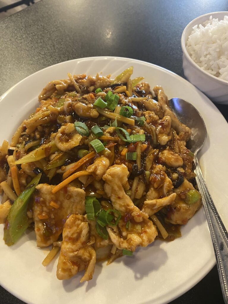 House of three gorges. Garlic chicken. Sesame chicken. Jumping fish