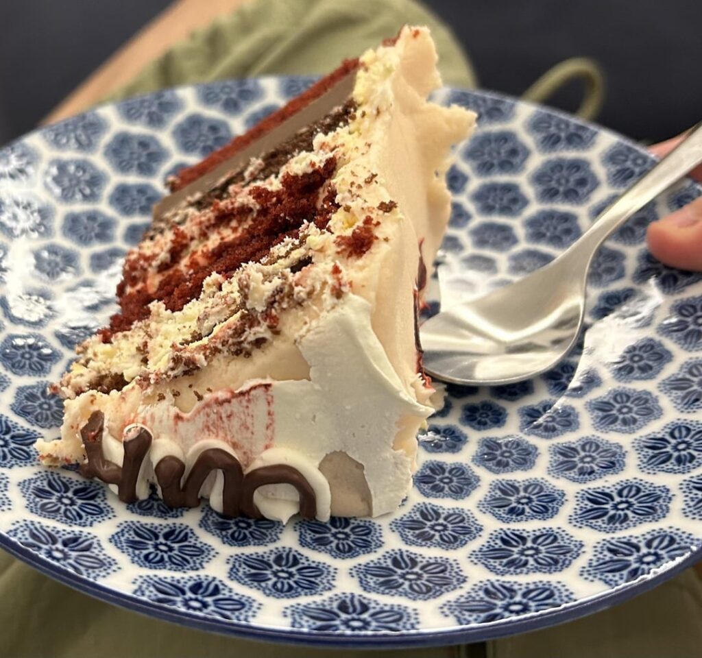Calories in this slice of red velvet cake