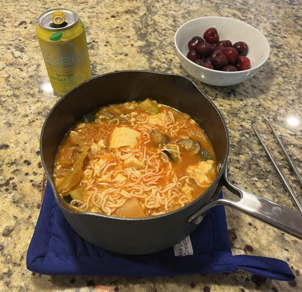 Korean soft tofu stew: 304 cal