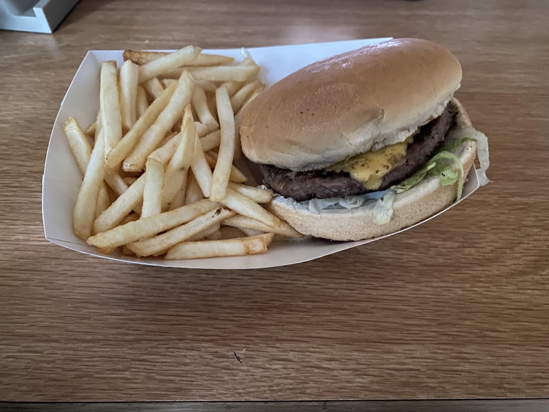 Calorie estimate for this Angus burger with mayo, lettuce, and American