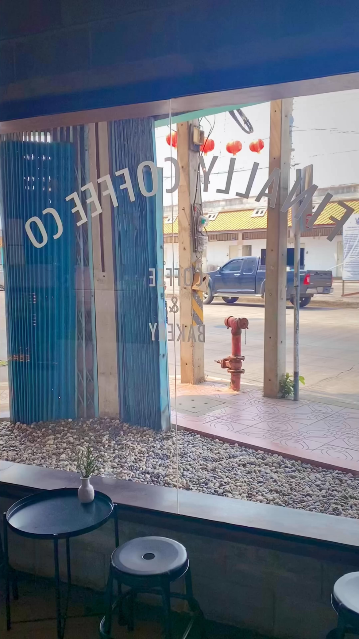 Medium dark espresso ( Laos🇱🇦+Vietnam🇻🇳+Thailand 🇹🇭 coffee beans 🫘) Enjoy fresh coffee !