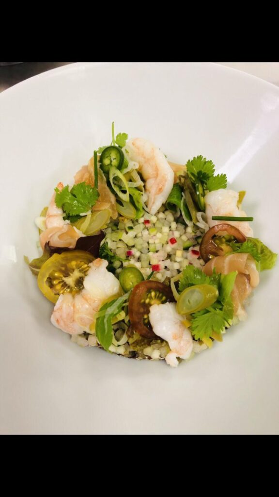 Summer salad with shrimps and smoked salmon