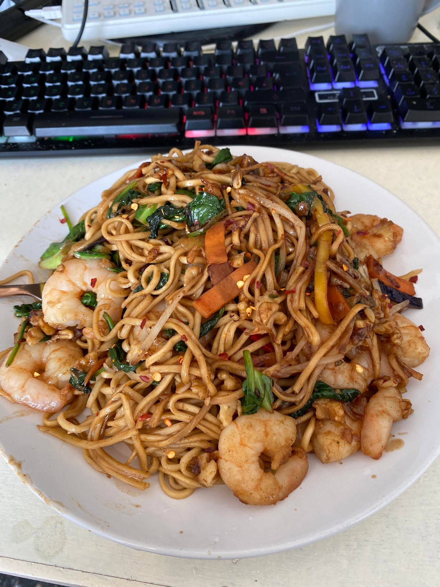 [homemade] Egg Noodle Stir fry with prawns, mixed veg, spinach, garlic