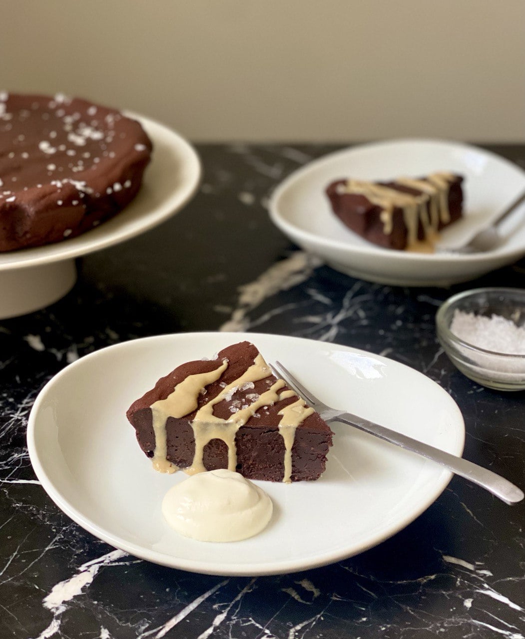 Suuuuper fudgy flourless chocolate cake with honey halva cream and a