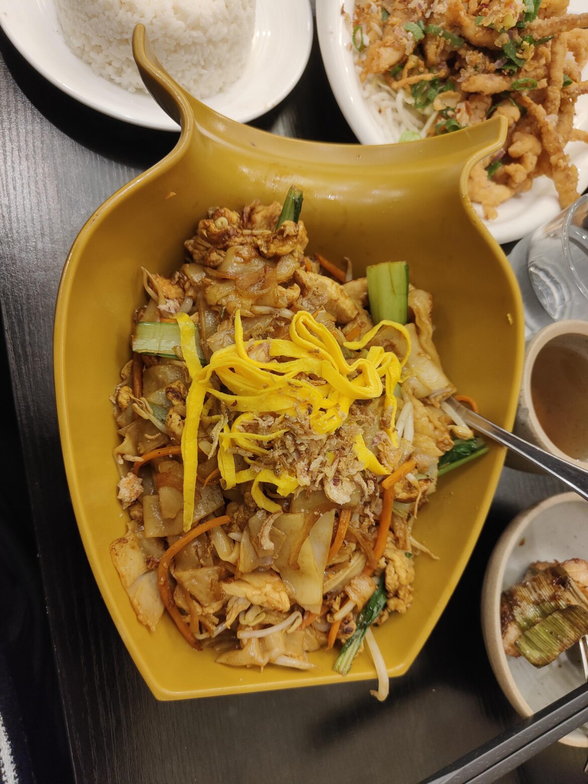 You know, that vessel which holds noodles....? Forgot the name... You mean an urn?