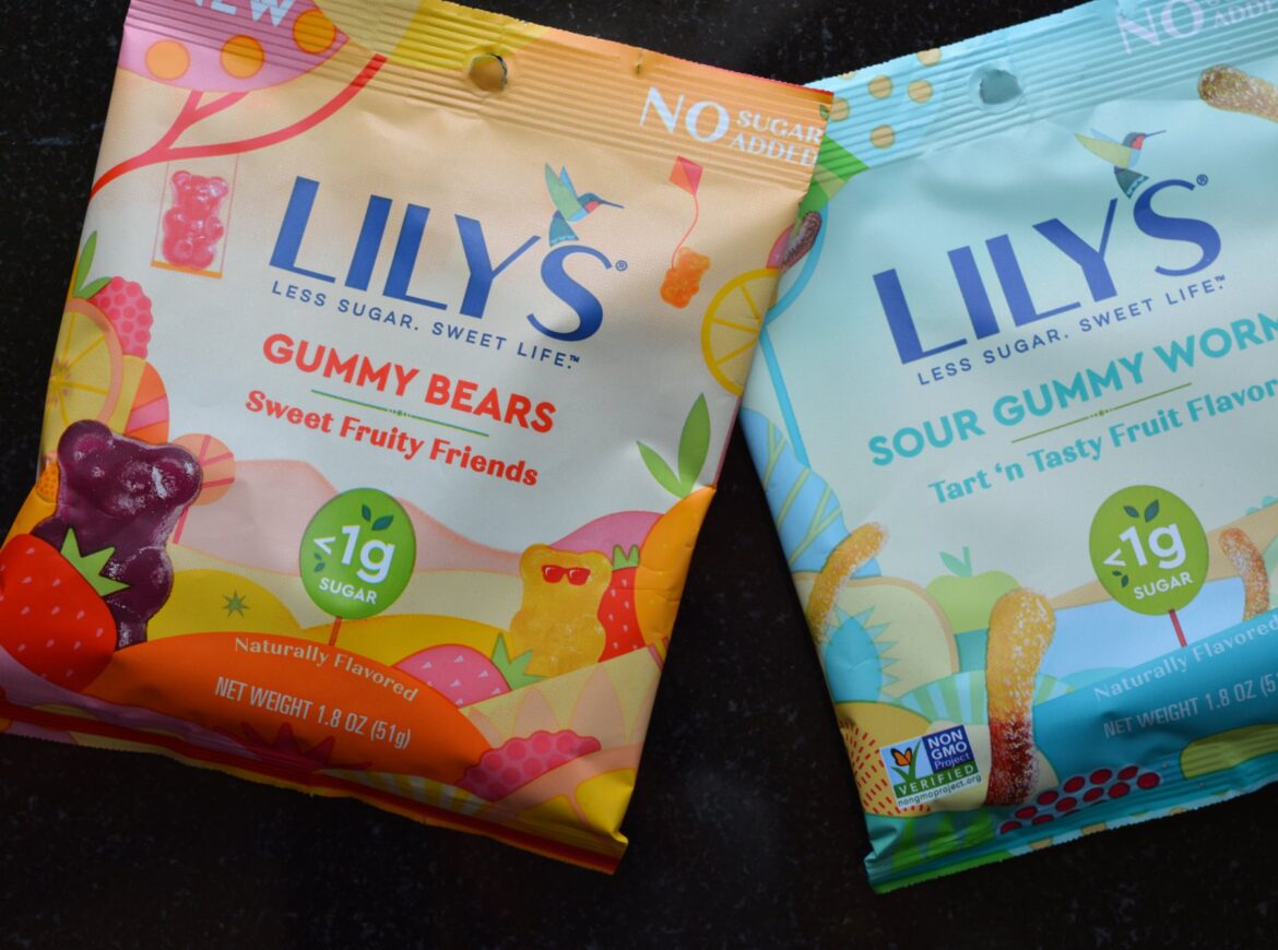 [review] Picked up these gummy candies today. 70 calories per bag, and I like both of them. The worms are the best, but you only get like ~12 per bag. Pretty skimpy!