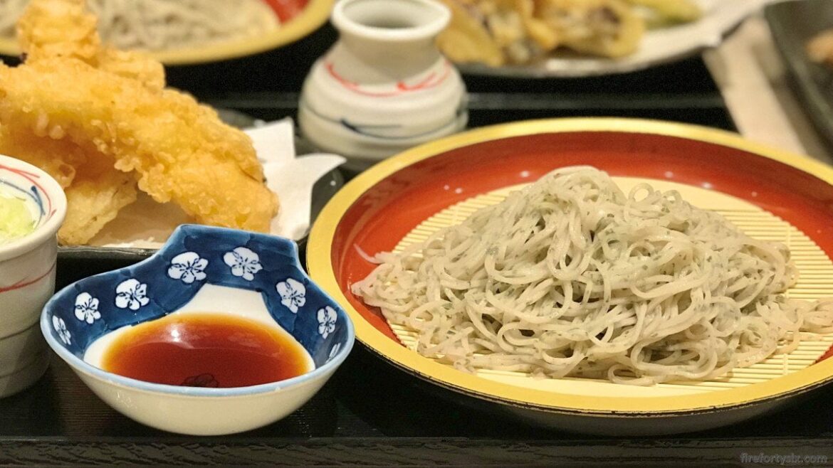 Even before taking a bite of the soba, the sight of the shiso flakes and the gentle scent of their distinctive fragrance were enough to trigger our tastebuds
