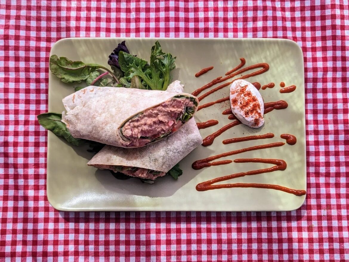 [Homemade] Spicy Sriracha Tuna Wrap