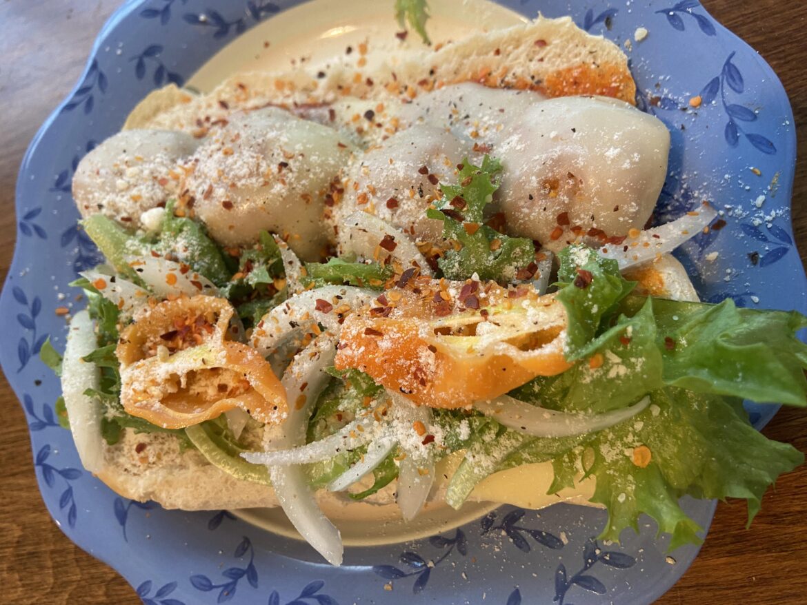 Meatball with onions and habs