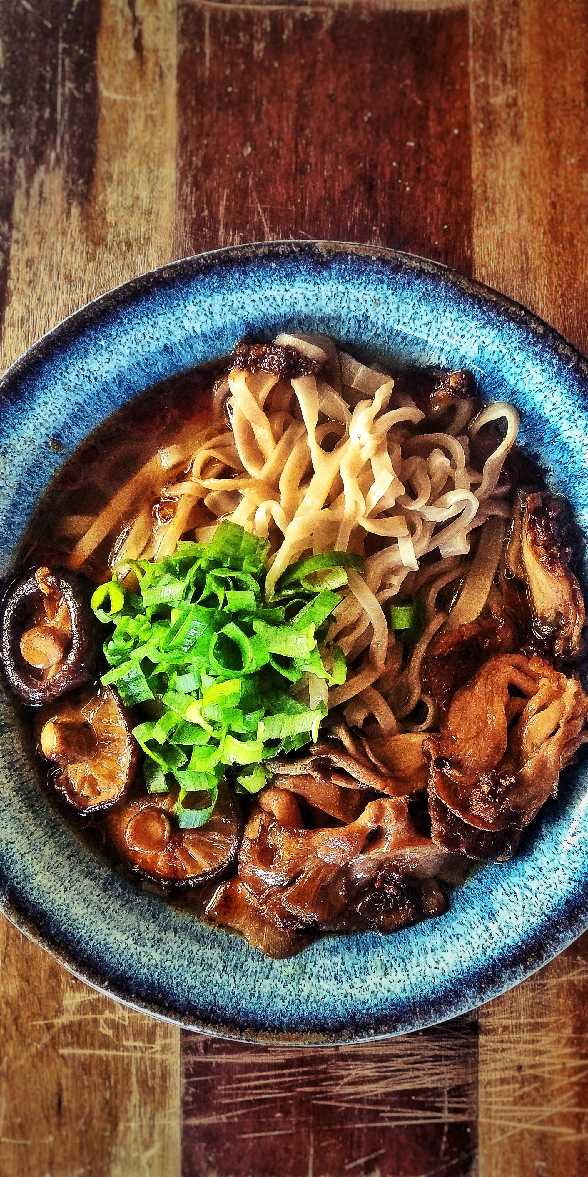 Noodles and mushrooms in broth (Shitake + Maitake power combo) Dining and Cooking