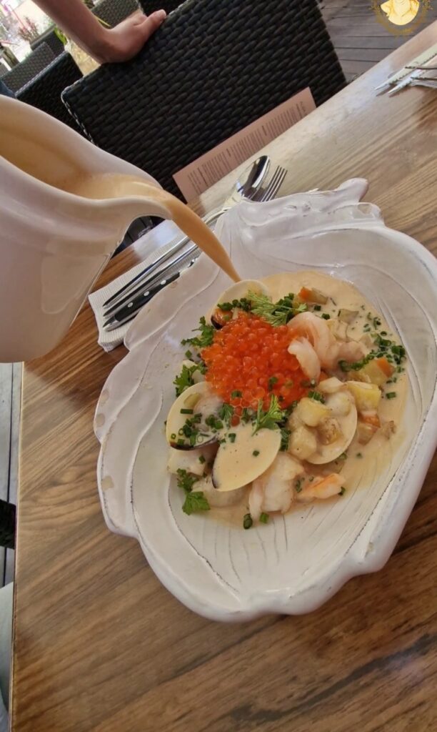 Lunch time, fish in creamy sauce... Fist time tried. I love it ❤️ love sea food ....and also prawns carpacio 🫶