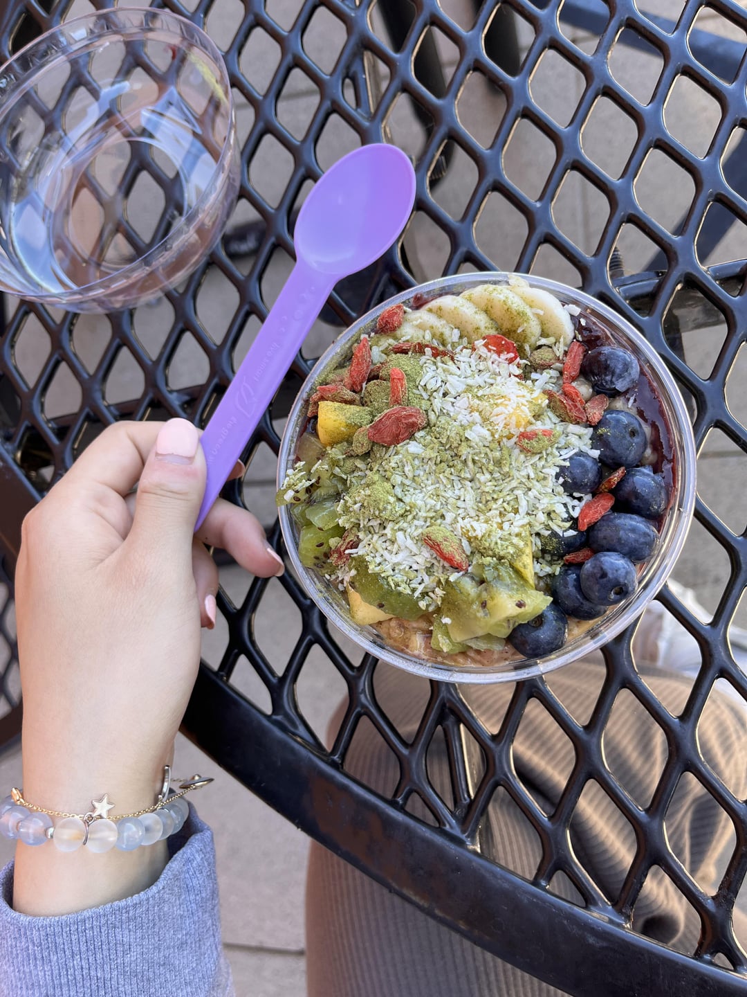 calorie estimate for this 8oz acai bowl? last pic has ingredients