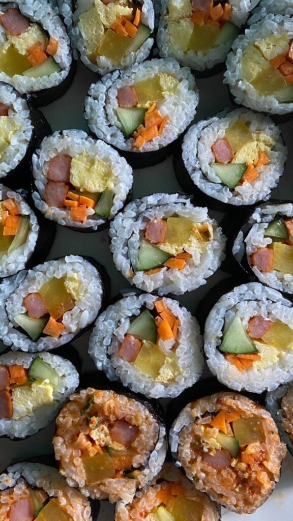 First attempt at making kimbap. Not great, but they were okay (๑⃙⃘´༥`๑⃙⃘)