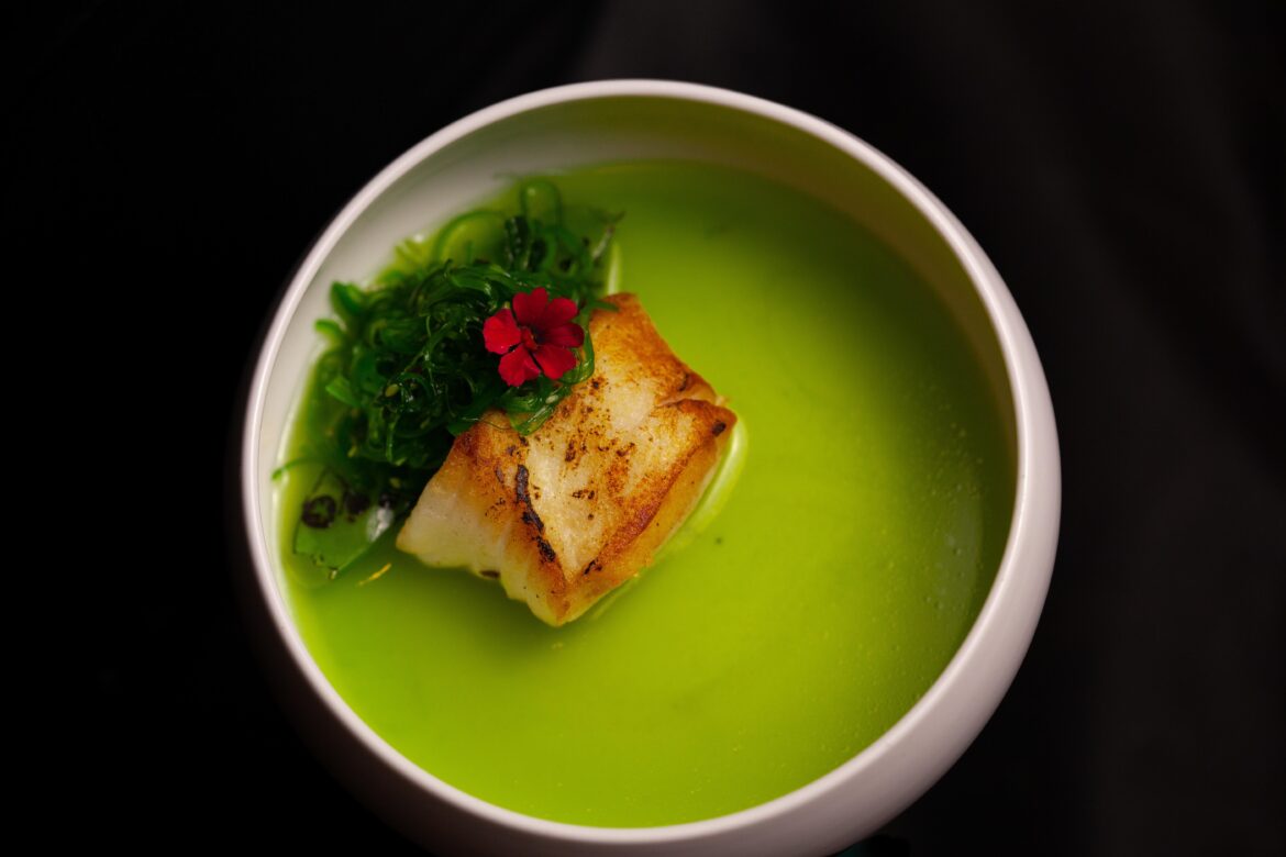 Cod, seaweed Dashi, charred snow pea, seaweed