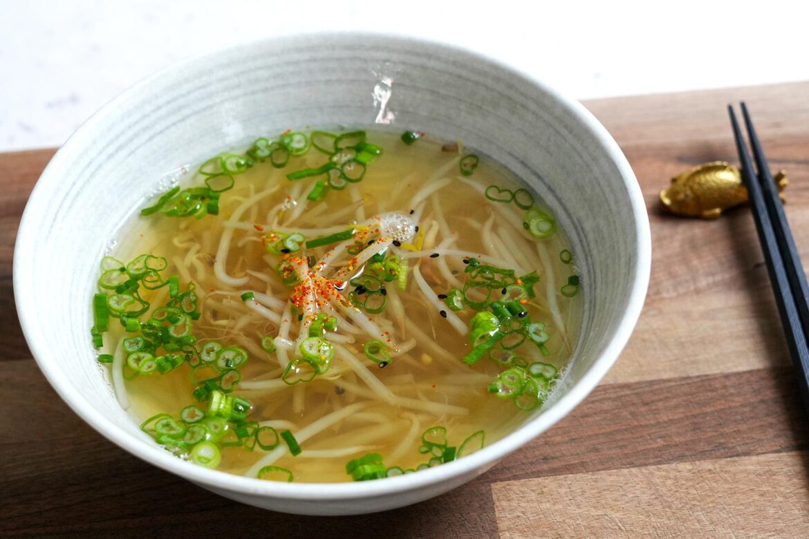 Kongnamul Guk (Bean Sprout Soup)