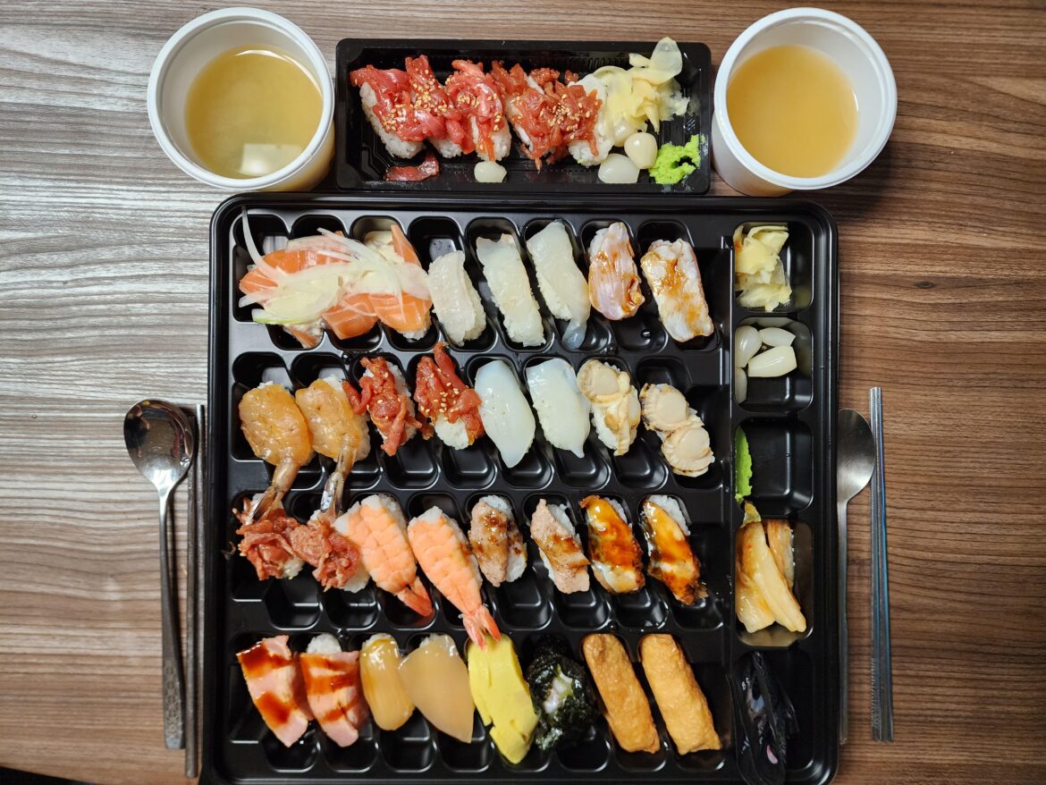 I had an assortment of chobap in Korea! Some included ones were raw beef, salmon, raw marinated shrimp, and tofu skin