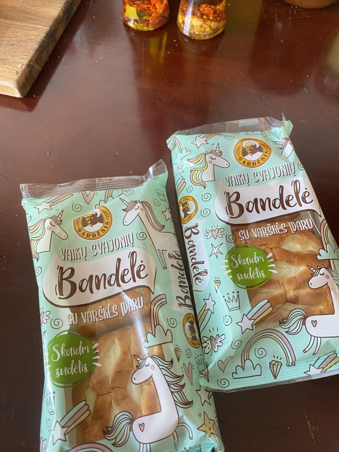 I bought these pastry’s.They expired yesterday (July 11) I had one pastry left that I kept in room with the package open.I weighed it yesterday and it said 72/73 grams.Today (July 12) I weigh it and it says 70/71 grams.How?Why?How much does it actually weight then?How do I keep this from happening?