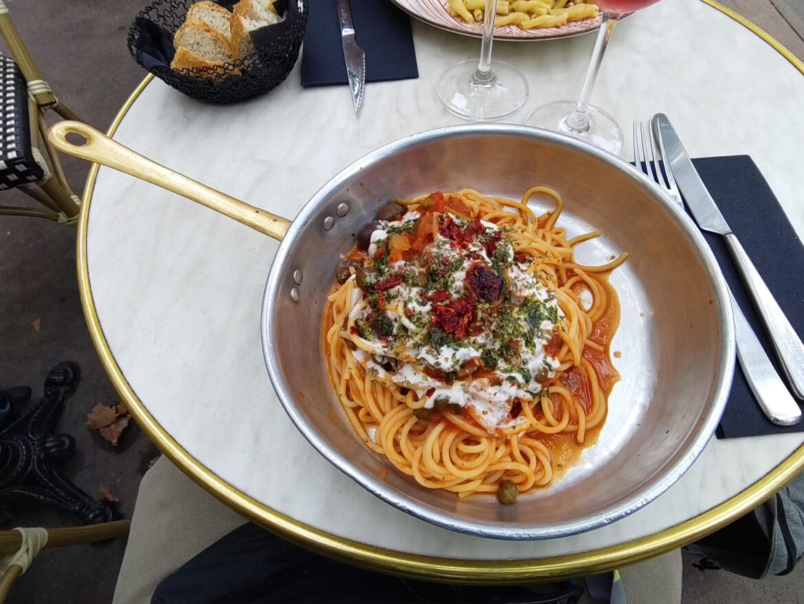 Plates please! 😩😩😩