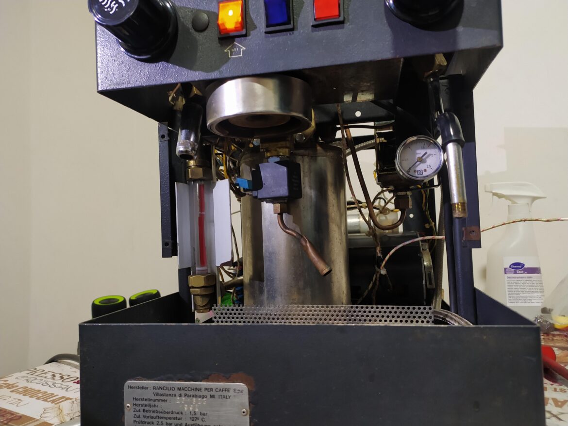 Hello people I have question for you is that my coffee machine has a problem with dumping the water in the filter holder, any advice? The machine is Rancilio l6