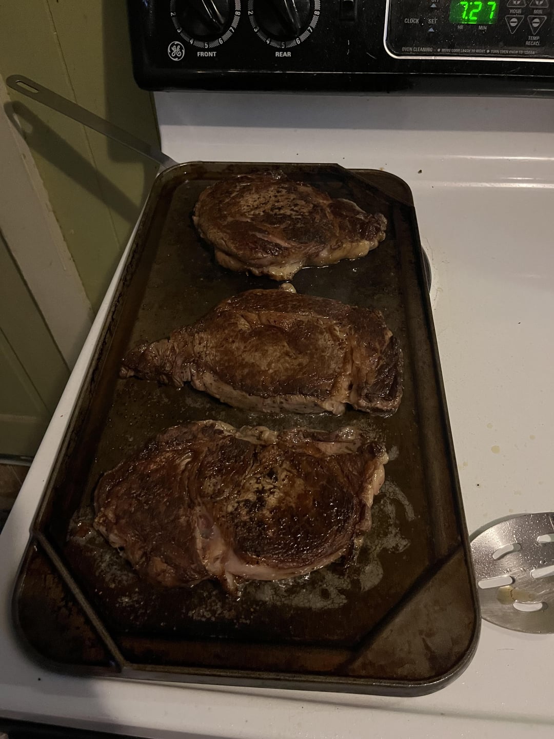 Why does no one seem to use griddle it’s just a big cast iron? Dining