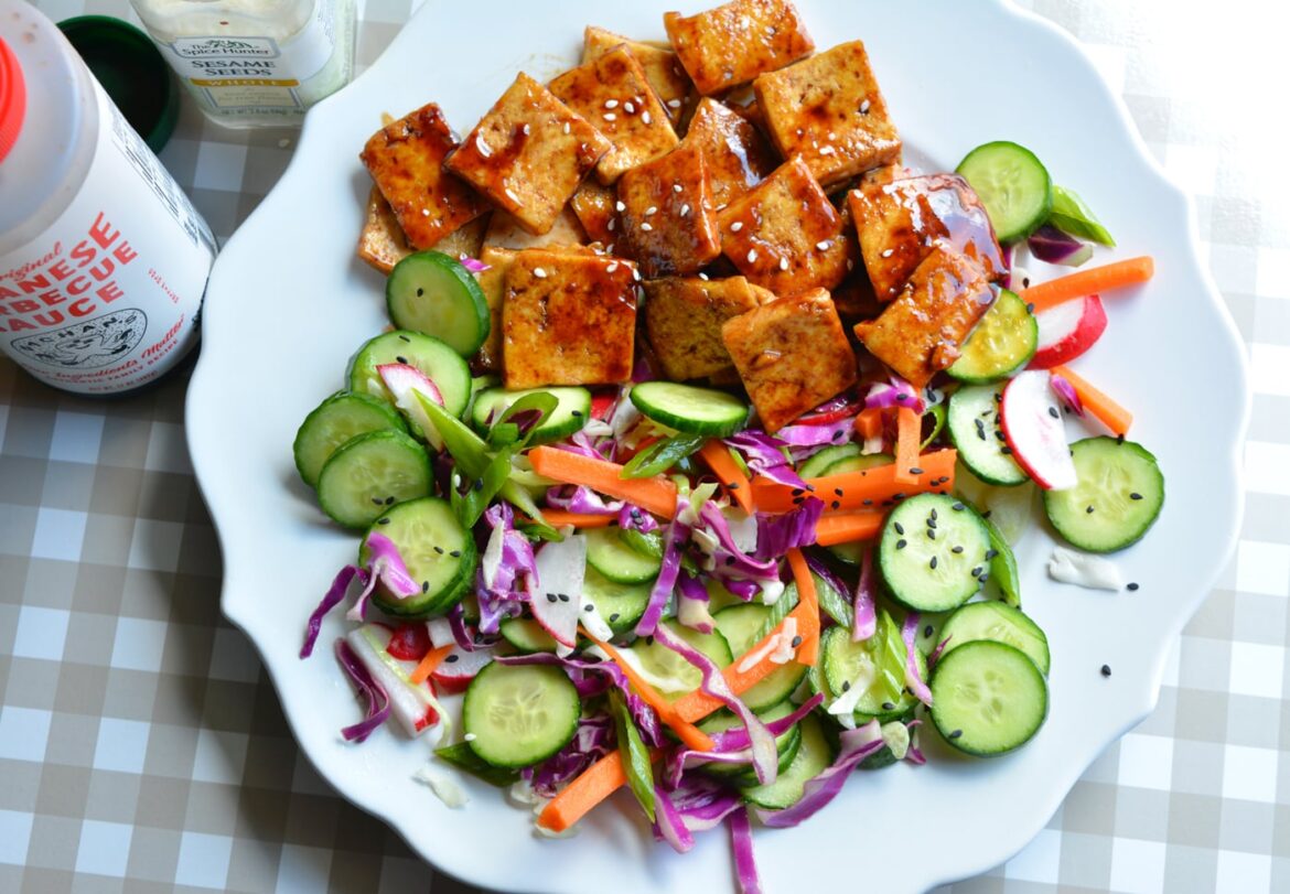 360 Cal lunch: Japanese BBQ tofu and sunomono veggies