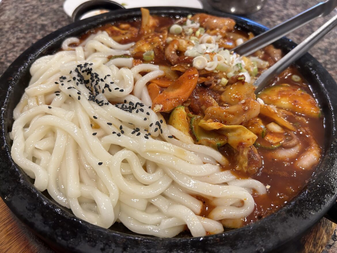 낙지볶음 우동사리 (Stir-fried octopus with udon noodles)