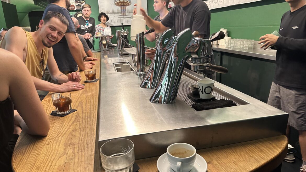 Cafe in Barcelona has an awesome Mod bar setup. Group heating element in the stem and all the other internals are under the bar.