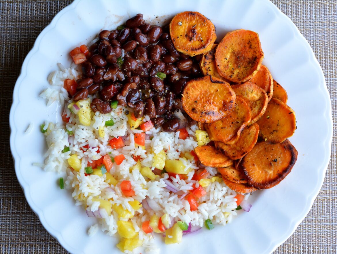 354 Cal lunch: Caribbean black beans, tropical confetti rice, pan fried sweet potato slices