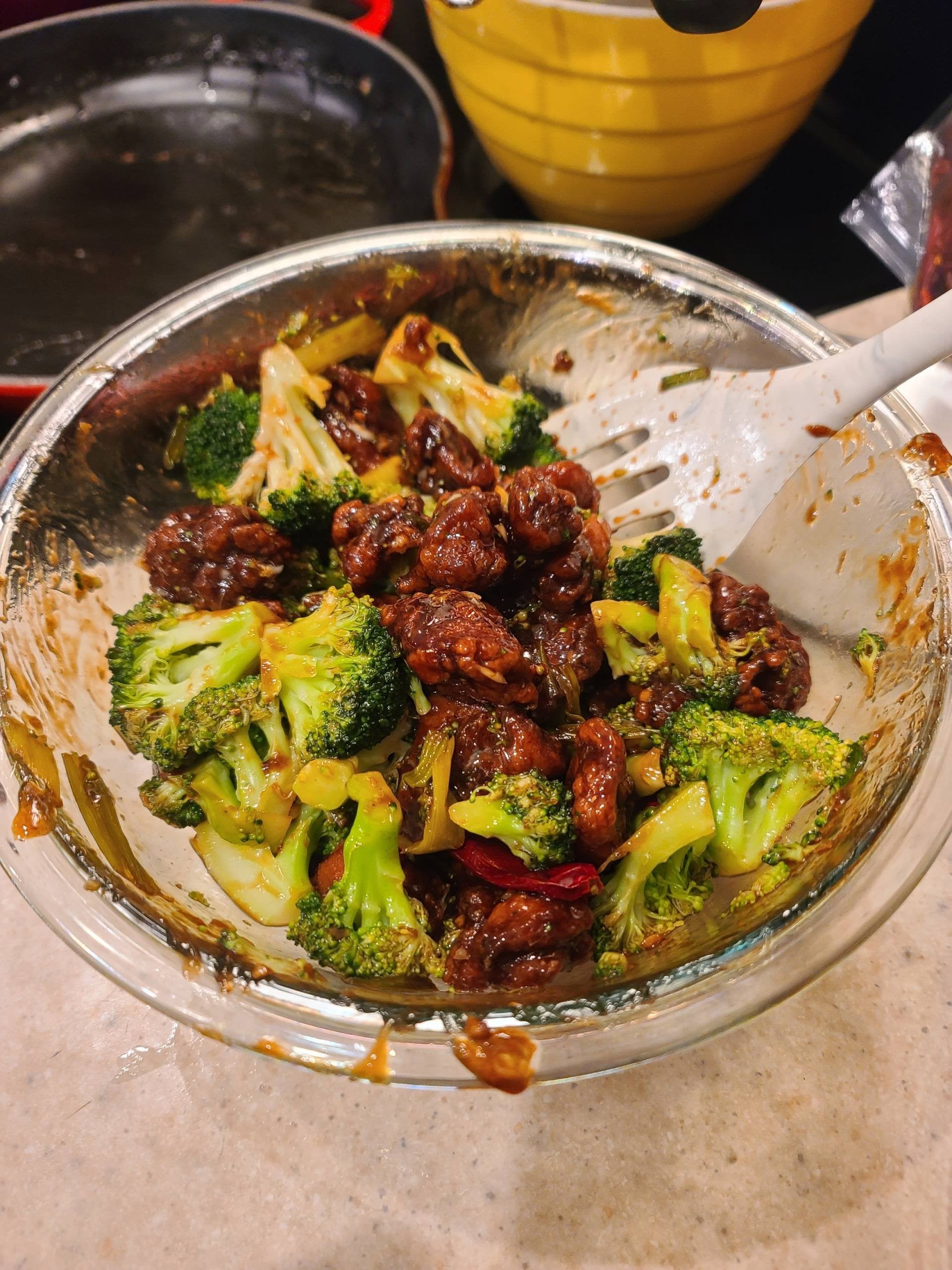 [Homemade] General Tso's chicken and broccoli. Dining and Cooking