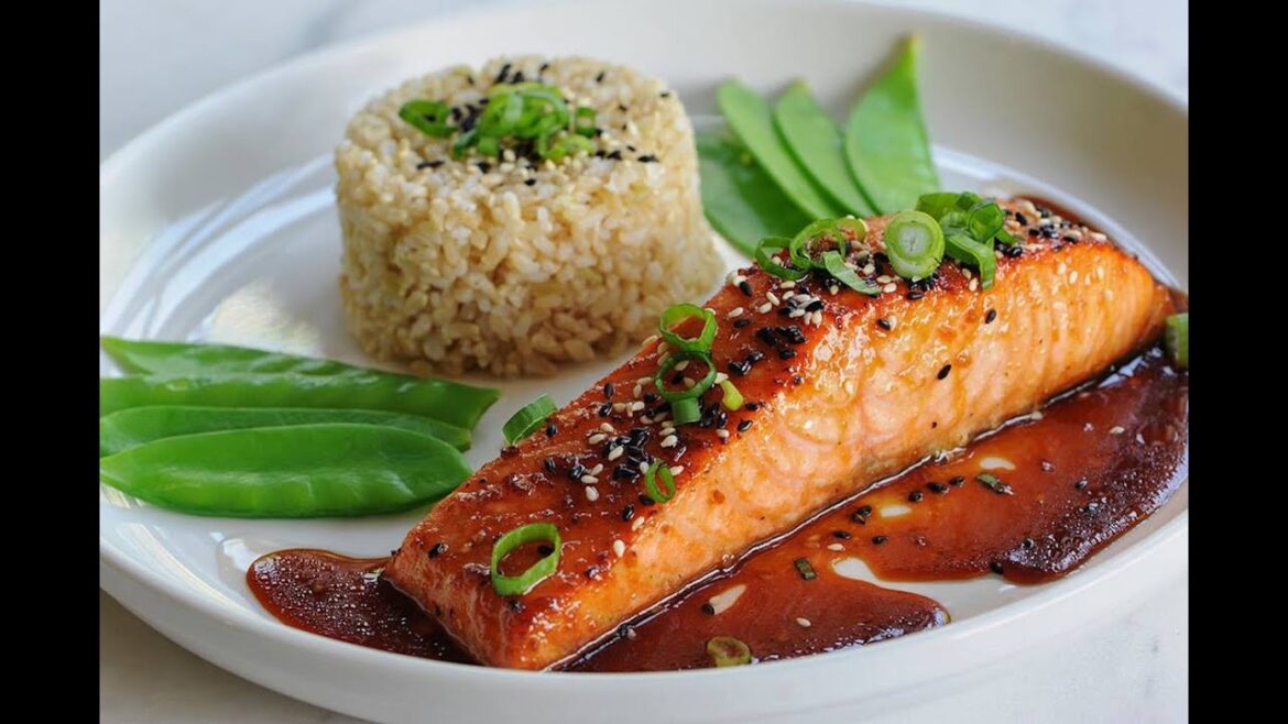 SESAME GINGER GLAZED SALMON (EASY & DELICIOUS)